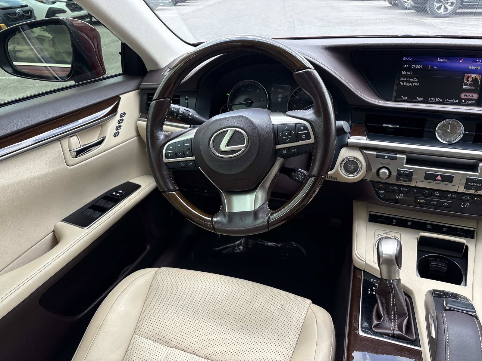 Used 2017 Lexus ES 350 w/ Luxury Package FWD image 29