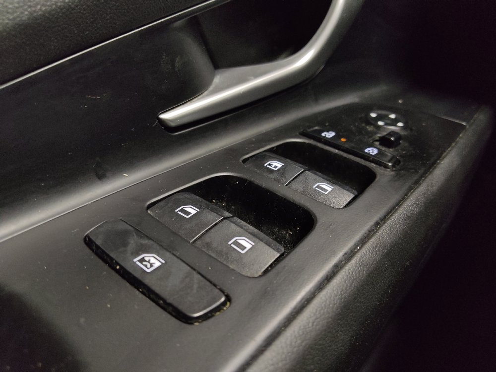 Used 2025 Hyundai Elantra SE FWD image 27
