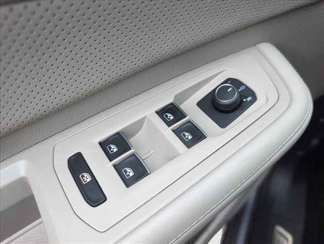 Used 2024 Volkswagen Atlas SE w/ Panoramic Sunroof Package FWD image 21