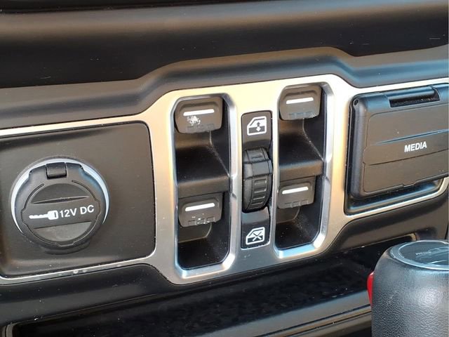 Used 2020 Jeep Gladiator Overland w/ Cold Weather Group AWD/4WD image 19