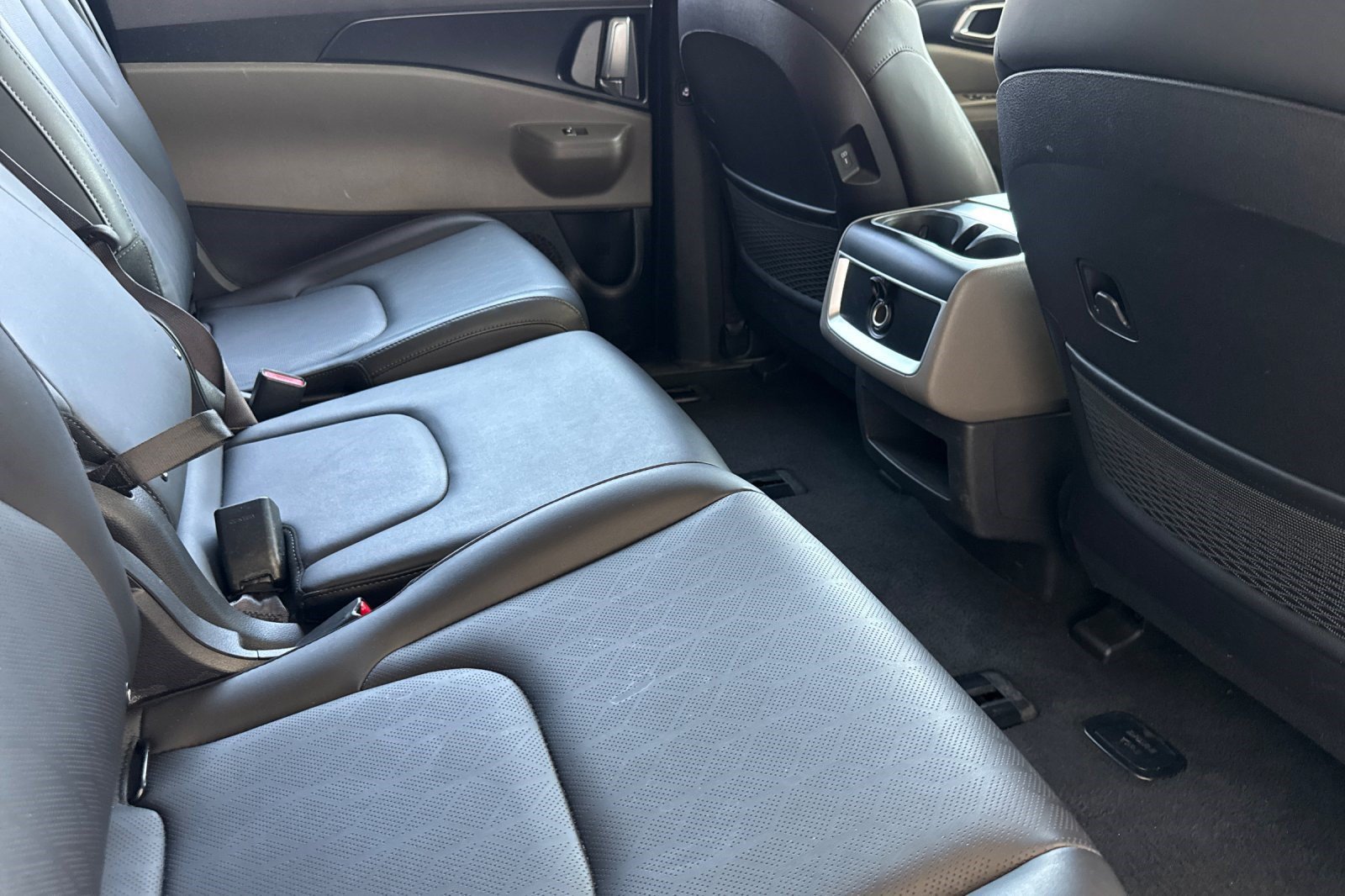 Used 2026 Kia Carnival FWD image 33