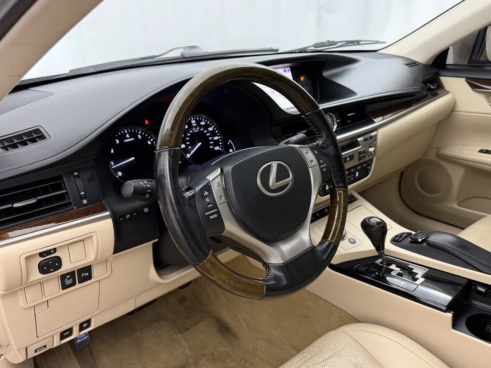Used 2015 Lexus ES 350 w/ Luxury Package FWD image 5