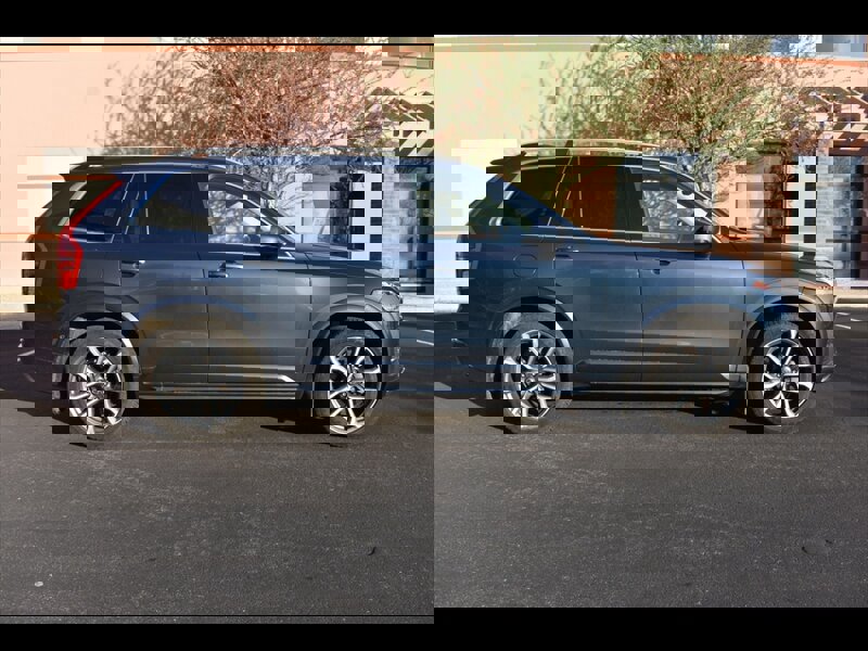 Used 2018 Volvo XC90 T6 Momentum w/ Convenience Package image 1