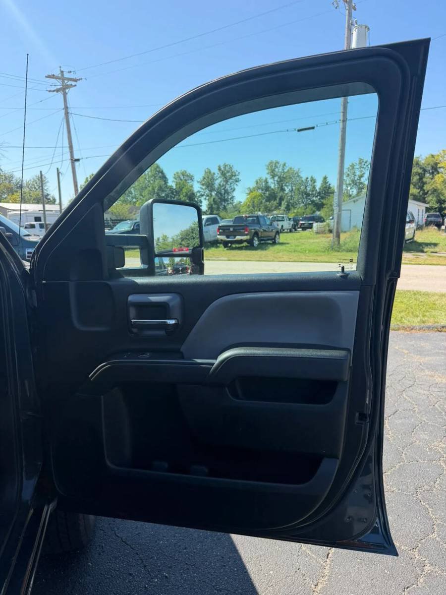 Used 2019 Chevrolet Silverado 2500 W/T AWD/4WD image 20