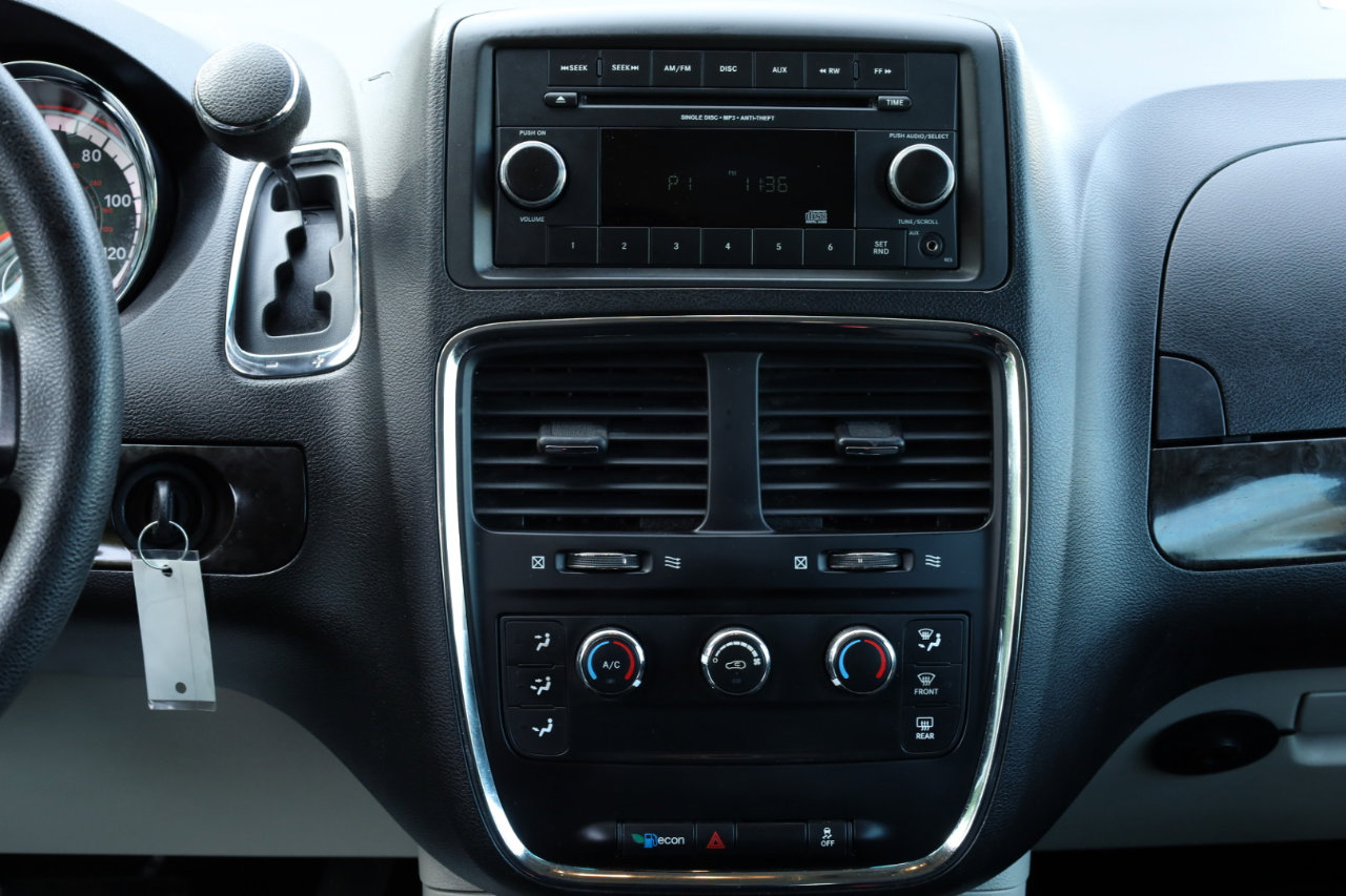 Used 2016 Dodge Grand Caravan American Value Package image 10