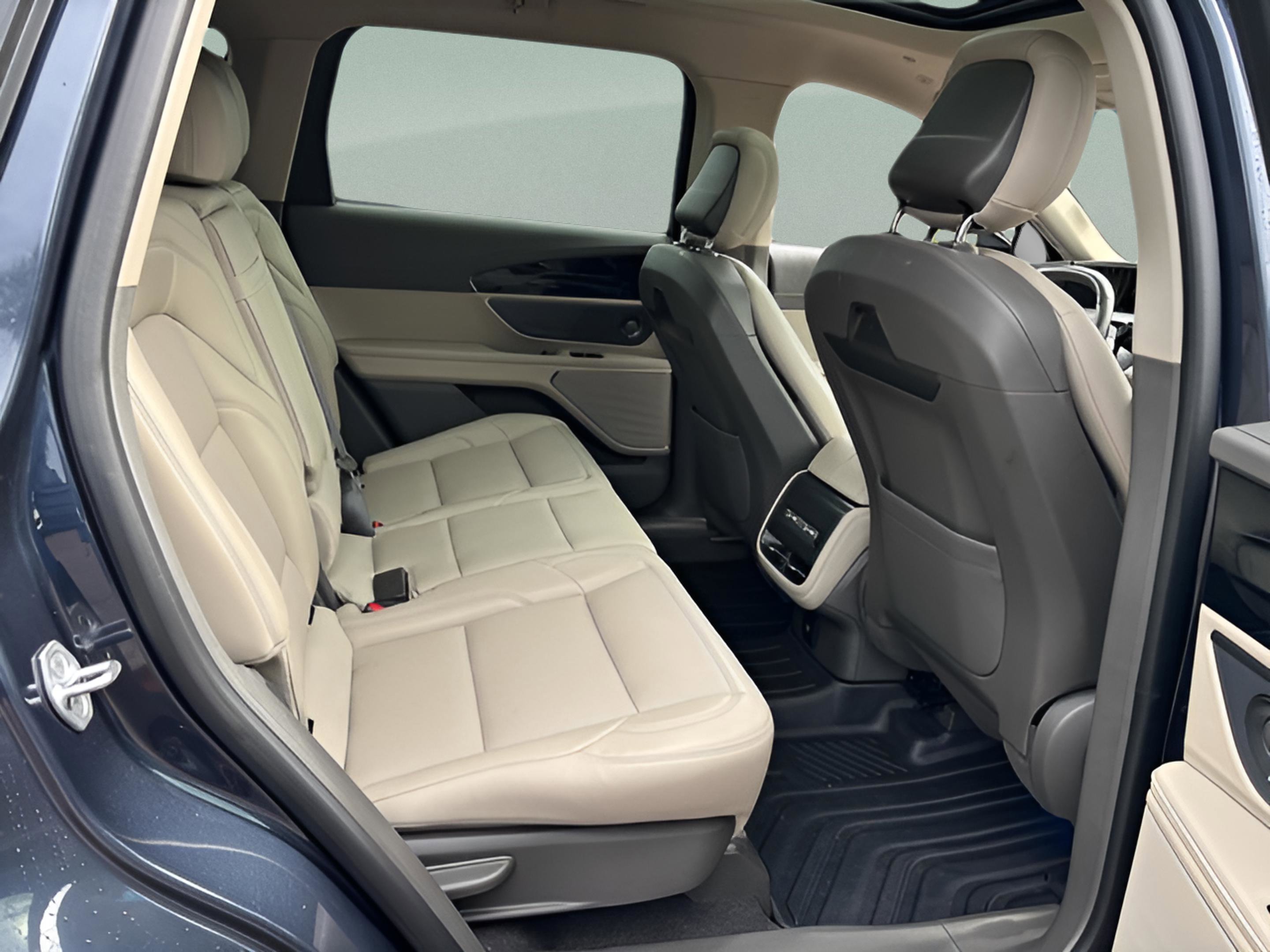 Used 2024 Lincoln Nautilus Premier w/ Equipment Group 102A image 15