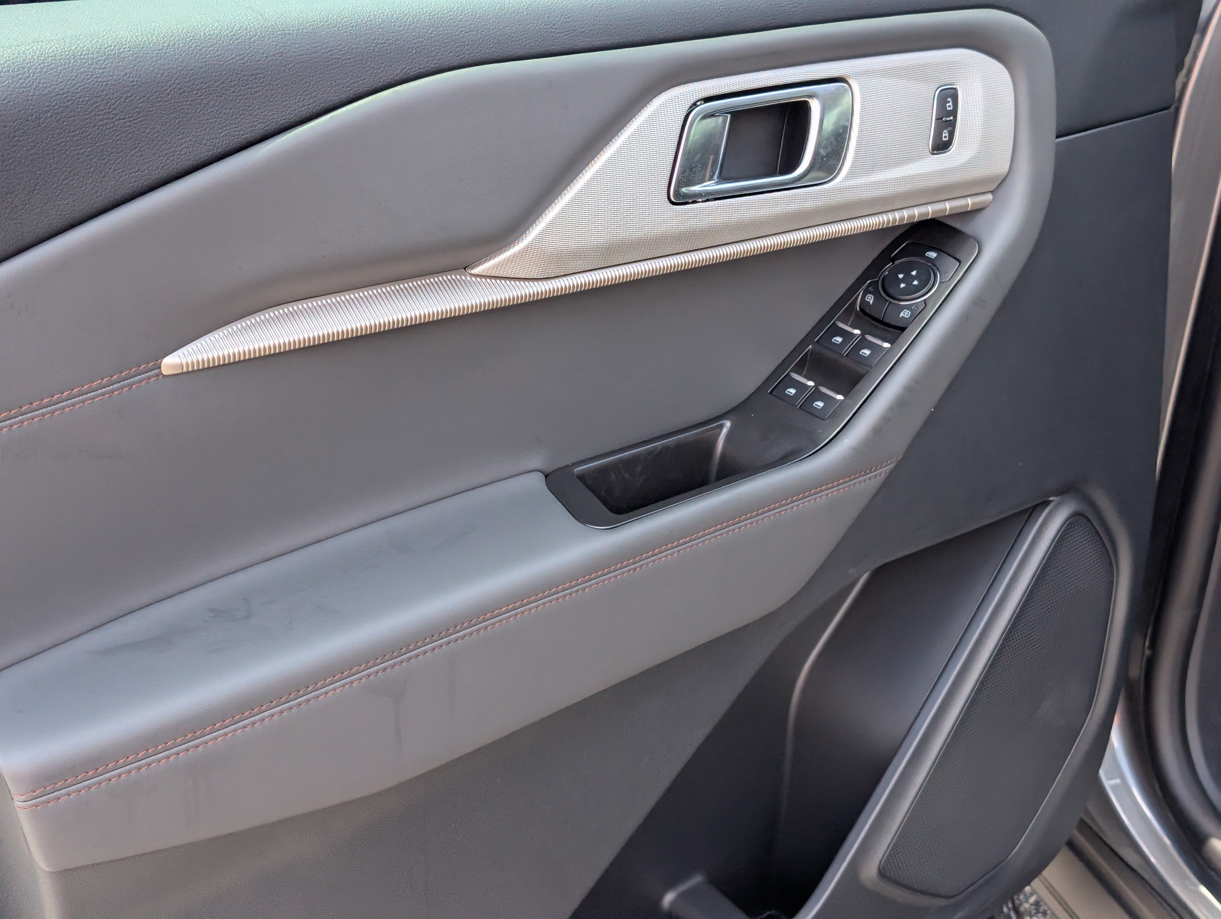 New 2026 Ford Explorer Active RWD image 17