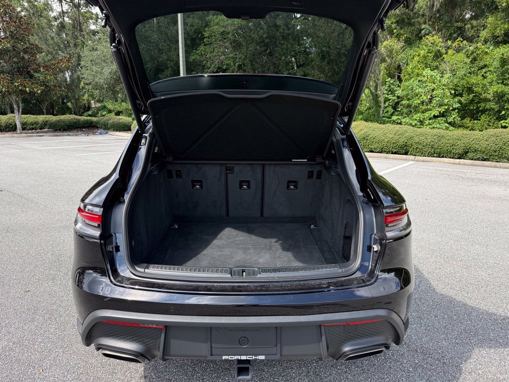 Used 2026 Porsche Macan AWD/4WD image 19