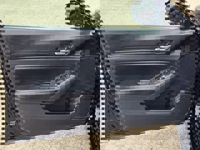 Used 2025 Nissan Altima 2.5 SV image 10