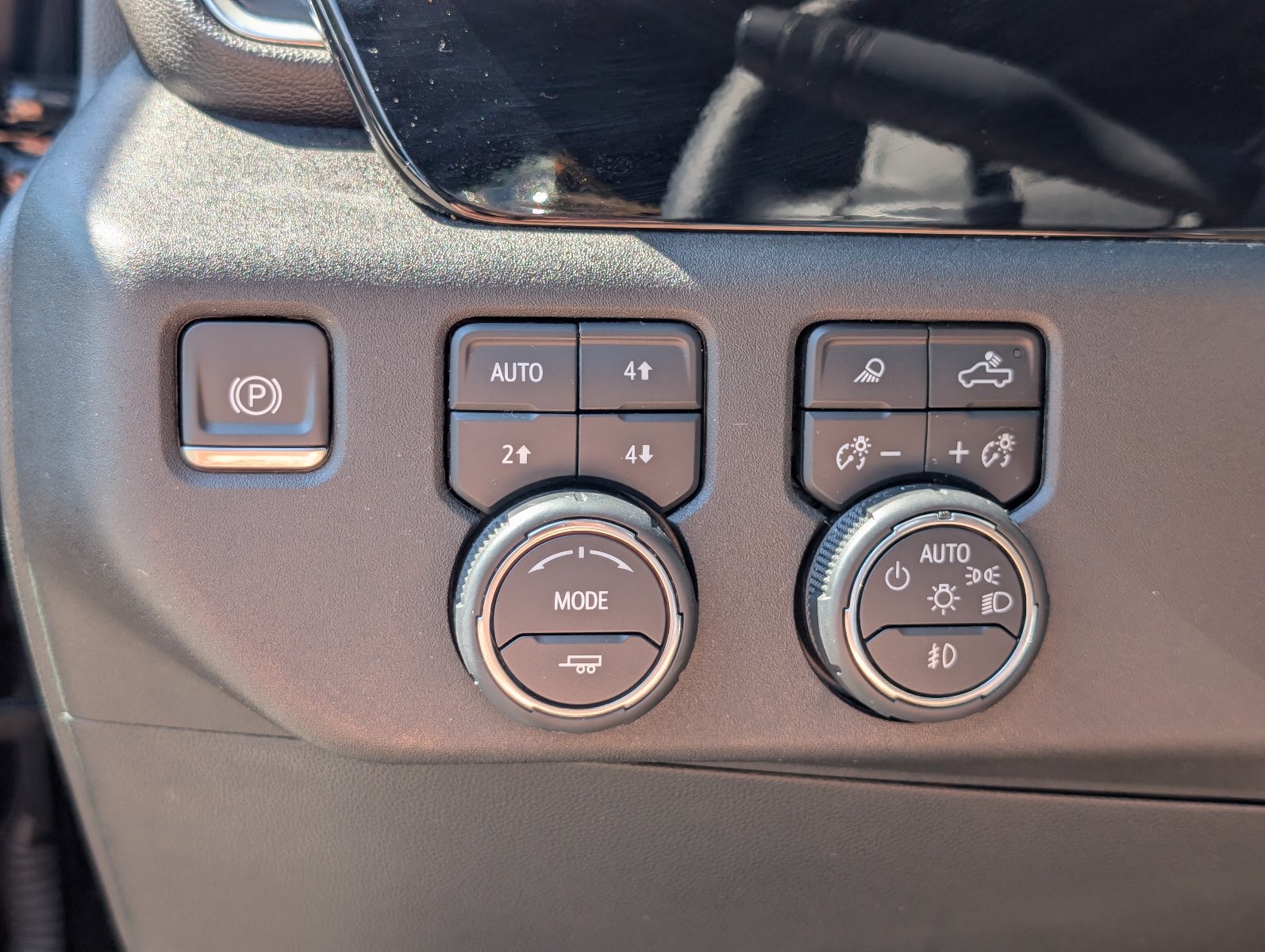 Used 2024 Chevrolet Silverado 1500 LTZ AWD/4WD image 28