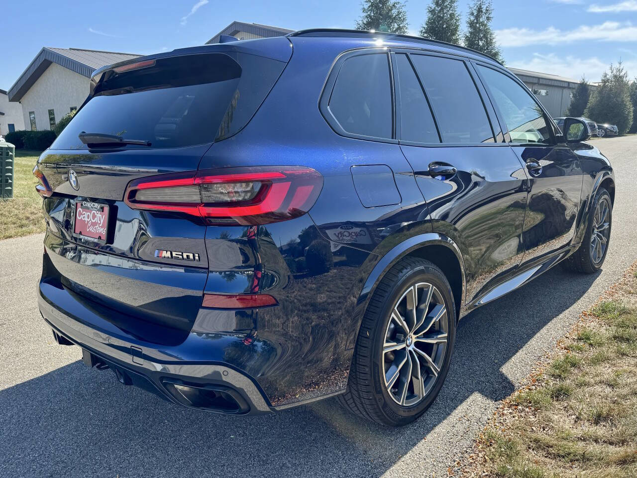Used 2021 BMW X5 M50i w/ Executive Package image 6
