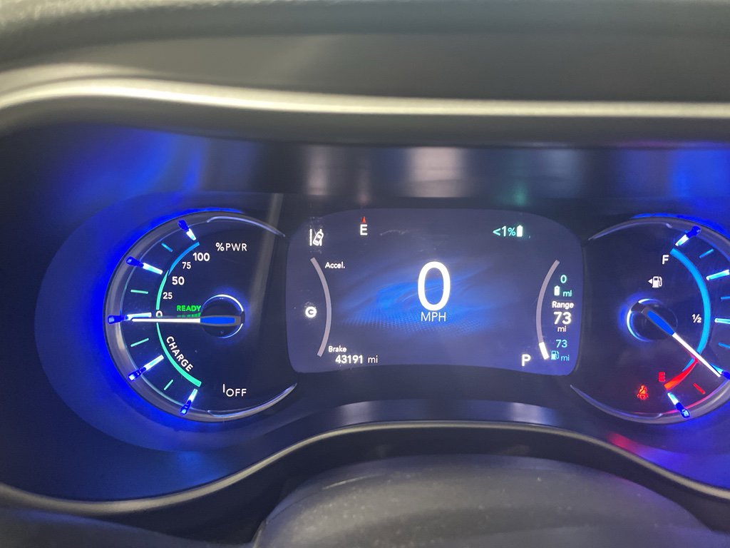 Used 2023 Chrysler Pacifica Touring-L w/ Uconnect Theater Family Group image 27