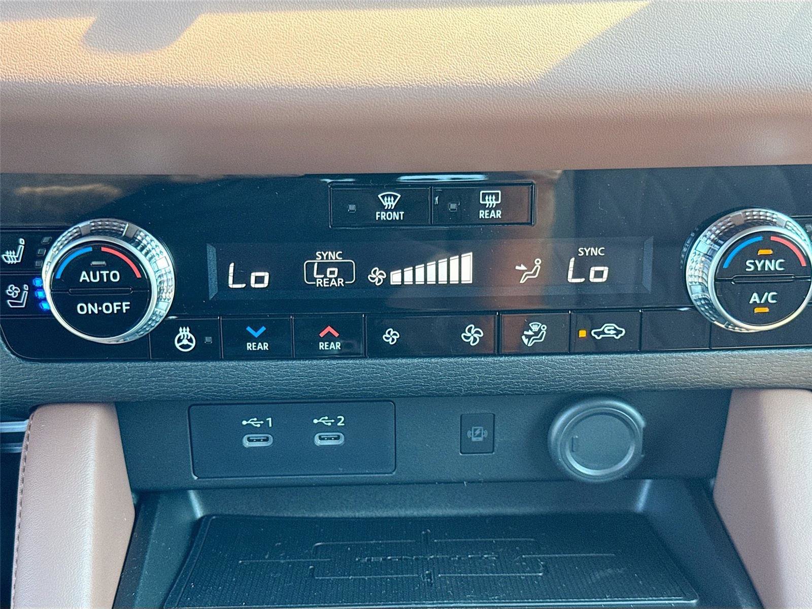 New 2025 Mitsubishi Outlander SEL image 16