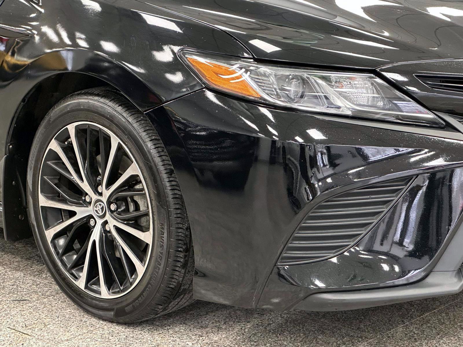 Certified 2019 Toyota Camry SE image 9