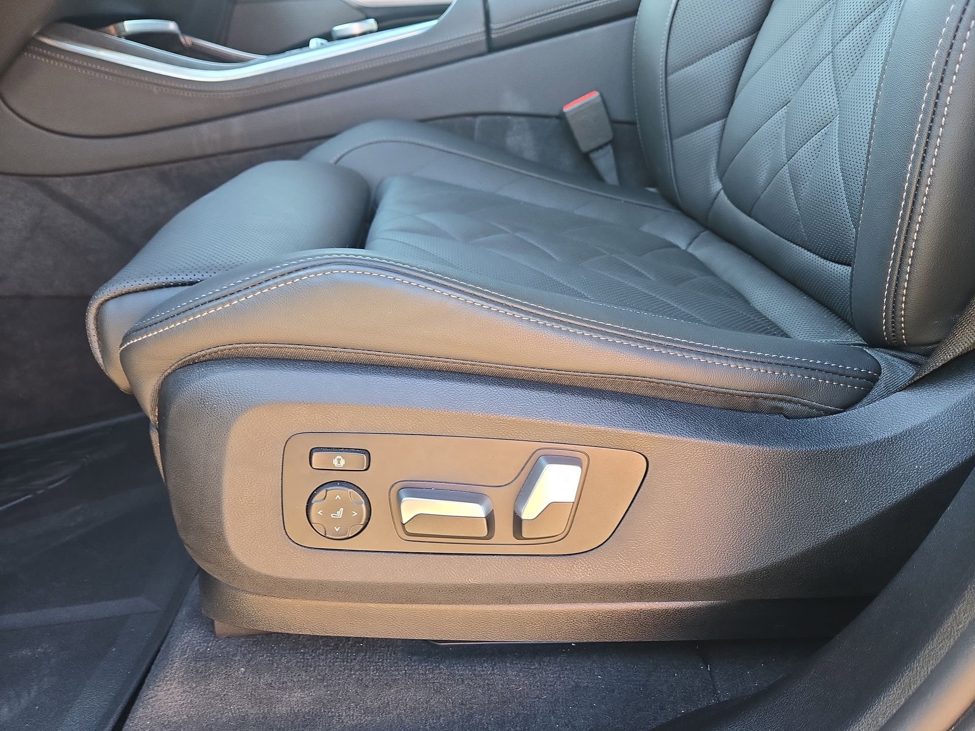 Certified 2026 BMW X5 sDrive40i image 17