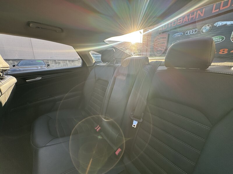 Used 2018 Ford Fusion SE w/ Equipment Group 201A FWD image 32