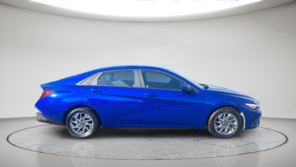 Used 2024 Hyundai Elantra SEL FWD image 18