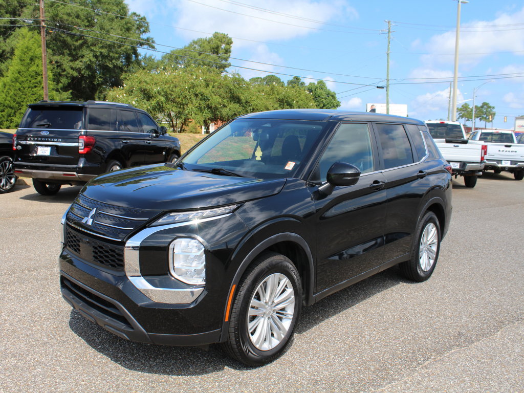 Used 2022 Mitsubishi Outlander ES FWD image 2