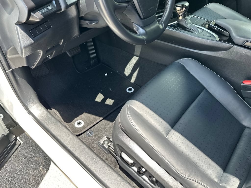 Used 2021 Lexus UX 200 w/ Accessory Package (Z2) FWD image 20