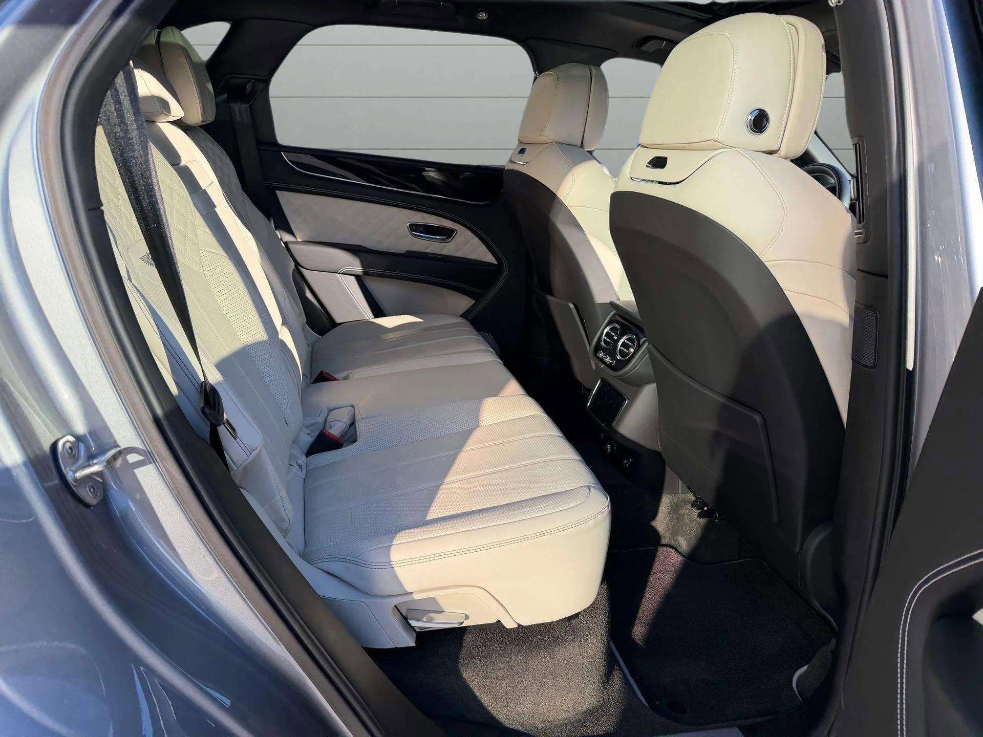 Certified 2022 Bentley Bentayga image 24
