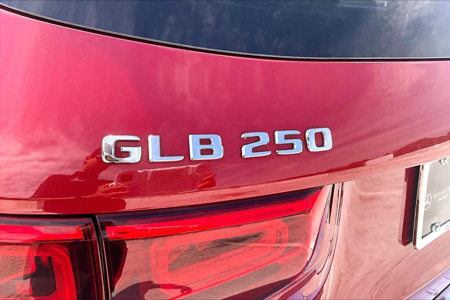 Used 2022 Mercedes-Benz GLB 250 4MATIC w/ Premium Package Lite image 31