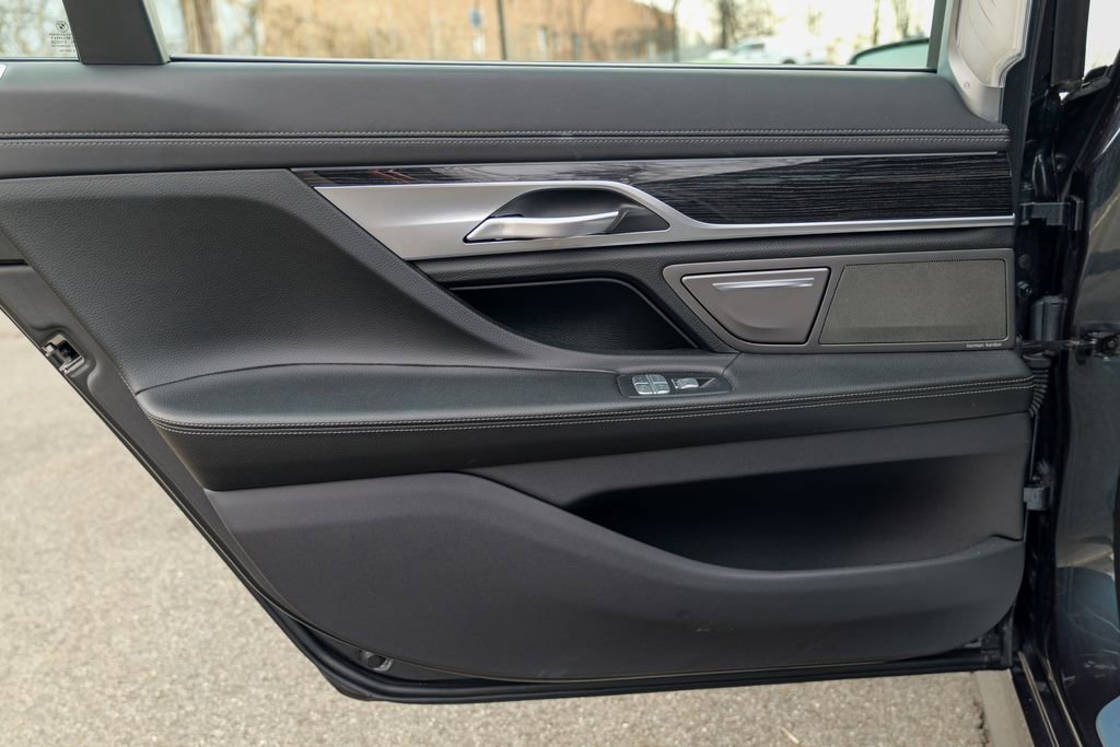 Used 2019 BMW 740i xDrive w/ Executive Package image 26