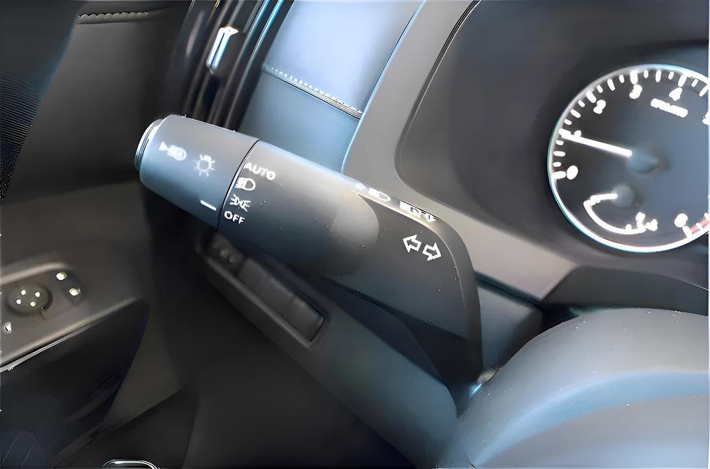 Used 2025 Nissan Pathfinder S image 16