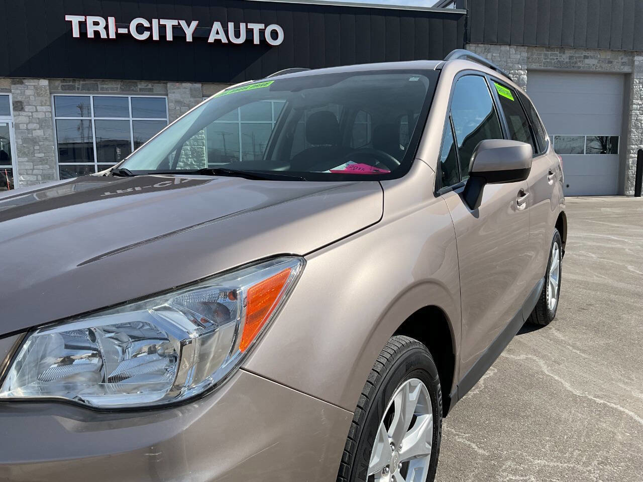 Used 2015 Subaru Forester 2.5i Premium AWD/4WD image 2