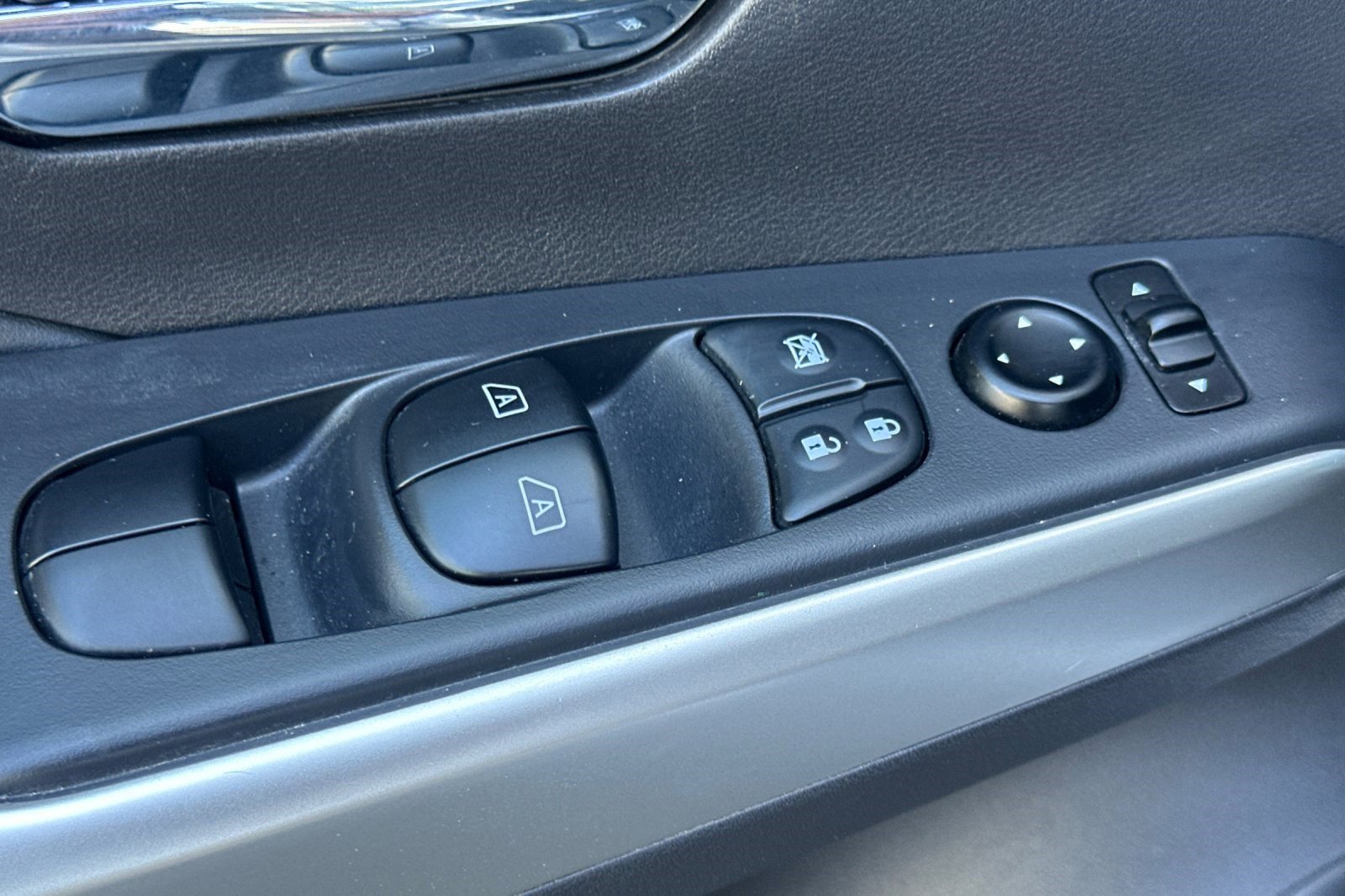 Used 2020 Nissan Kicks SR w/ SR Premium Package image 13