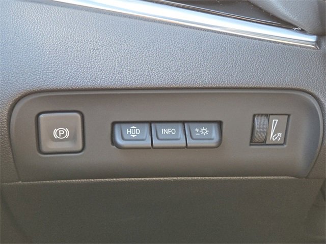 Used 2023 Buick Enclave Avenir w/ Avenir Technology Package image 17