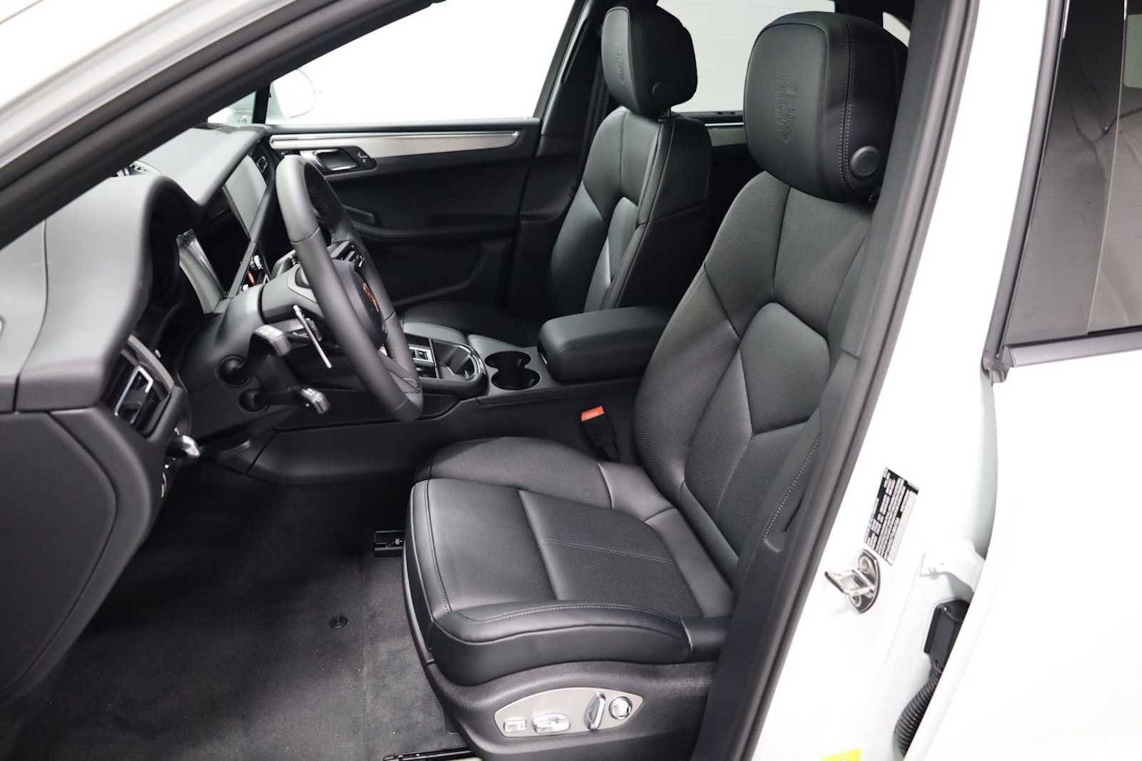 New 2026 Porsche Macan image 5