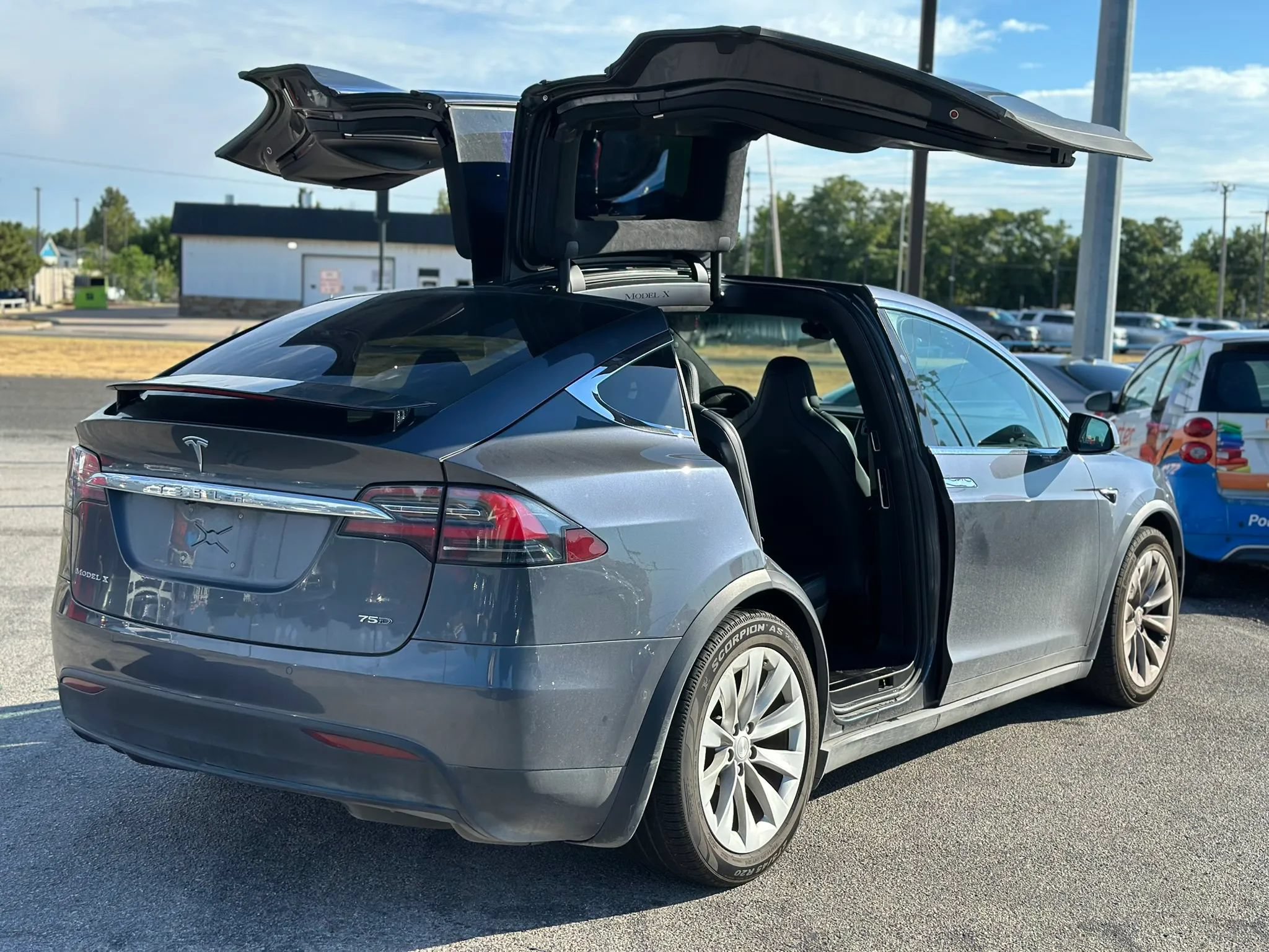Used 2017 Tesla Model X 75D AWD/4WD image 10