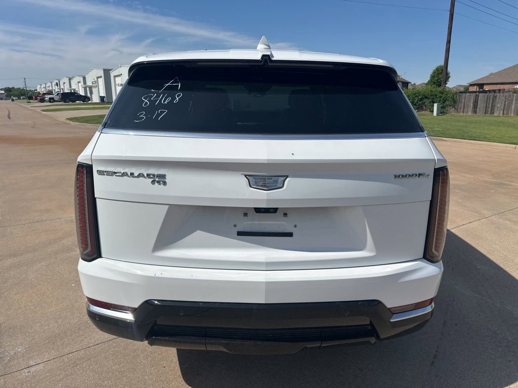 Used 2025 Cadillac Escalade IQ Luxury 2 w/ LPO, Premium Carpet Package AWD/4WD image 4