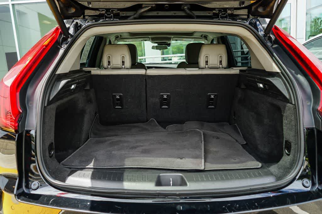 Used 2023 Cadillac XT4 Luxury w/ Cold Weather Package FWD image 25