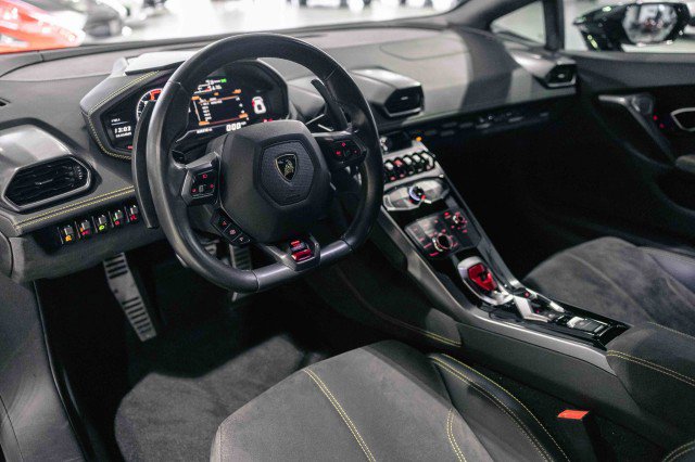 Used 2015 Lamborghini Huracan LP 610-4 image 13
