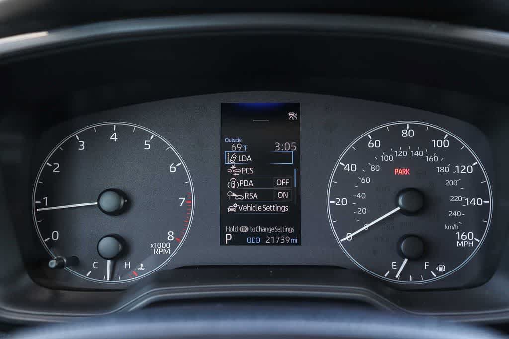 Used 2025 Toyota Corolla LE FWD image 24