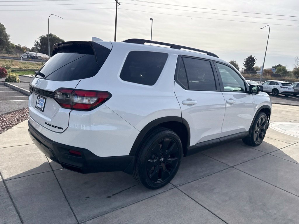 New 2026 Honda Pilot Black Edition image 5
