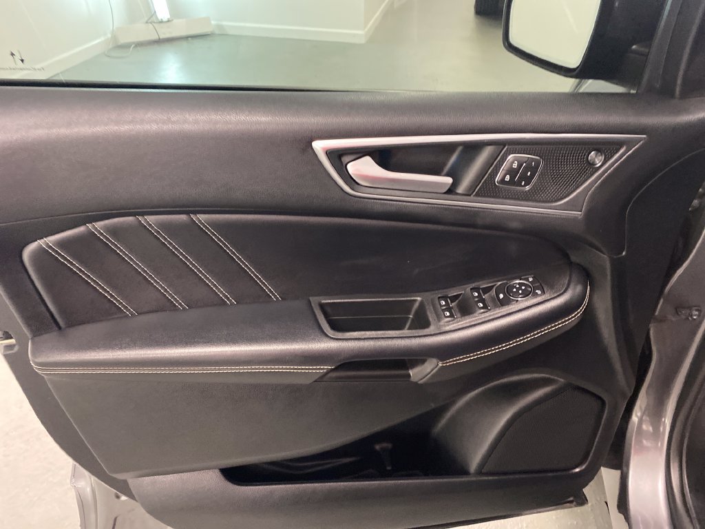 Used 2022 Ford Edge ST w/ Equipment Group 401A AWD/4WD image 11