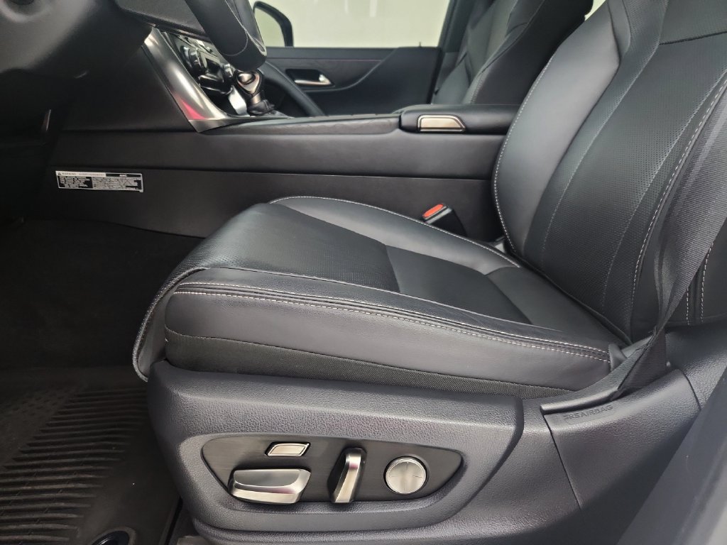 Used 2024 Lexus LX 600 4WD w/ Luxury Package image 21