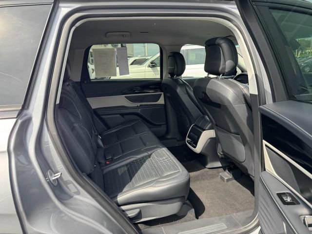 Used 2024 Lincoln Nautilus Reserve AWD/4WD image 9