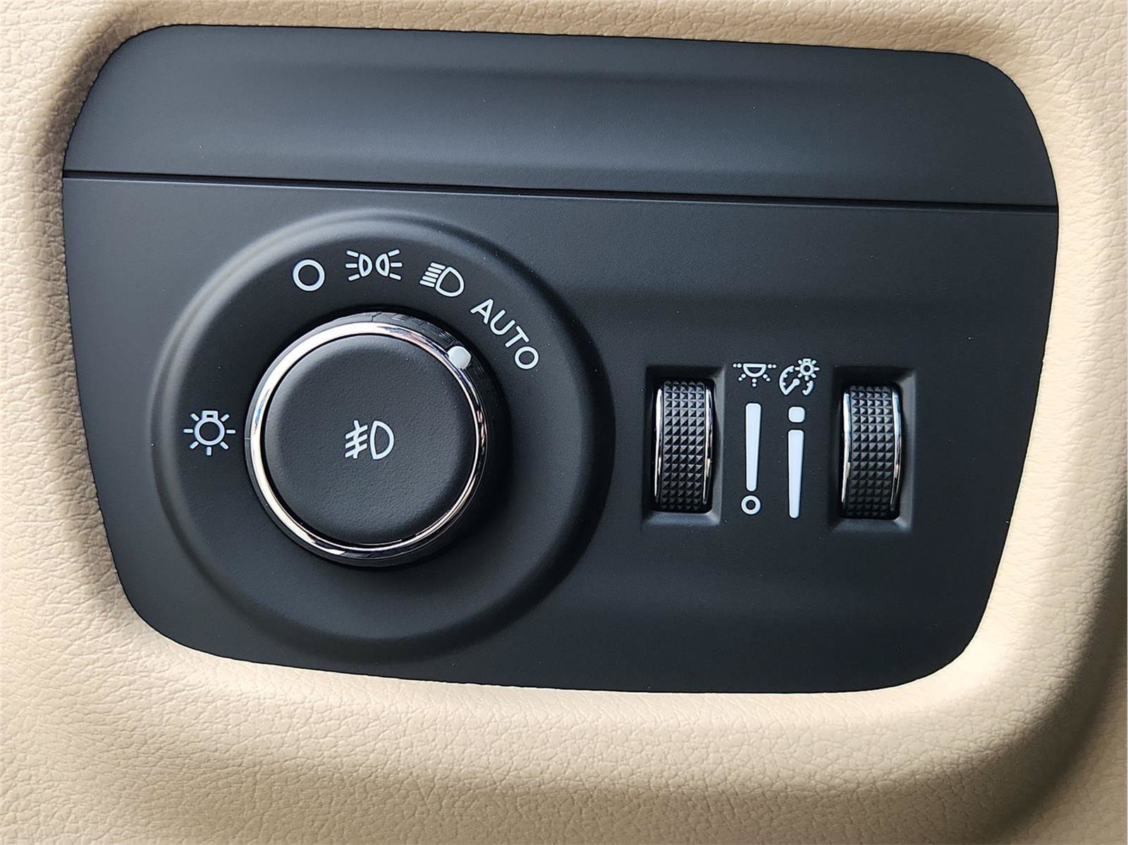 Used 2025 Jeep Grand Cherokee L Limited AWD/4WD image 18