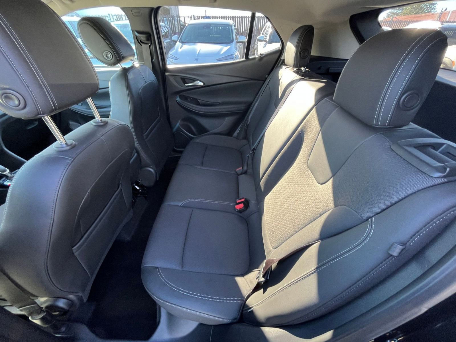 Used 2025 Buick Encore GX Preferred image 24