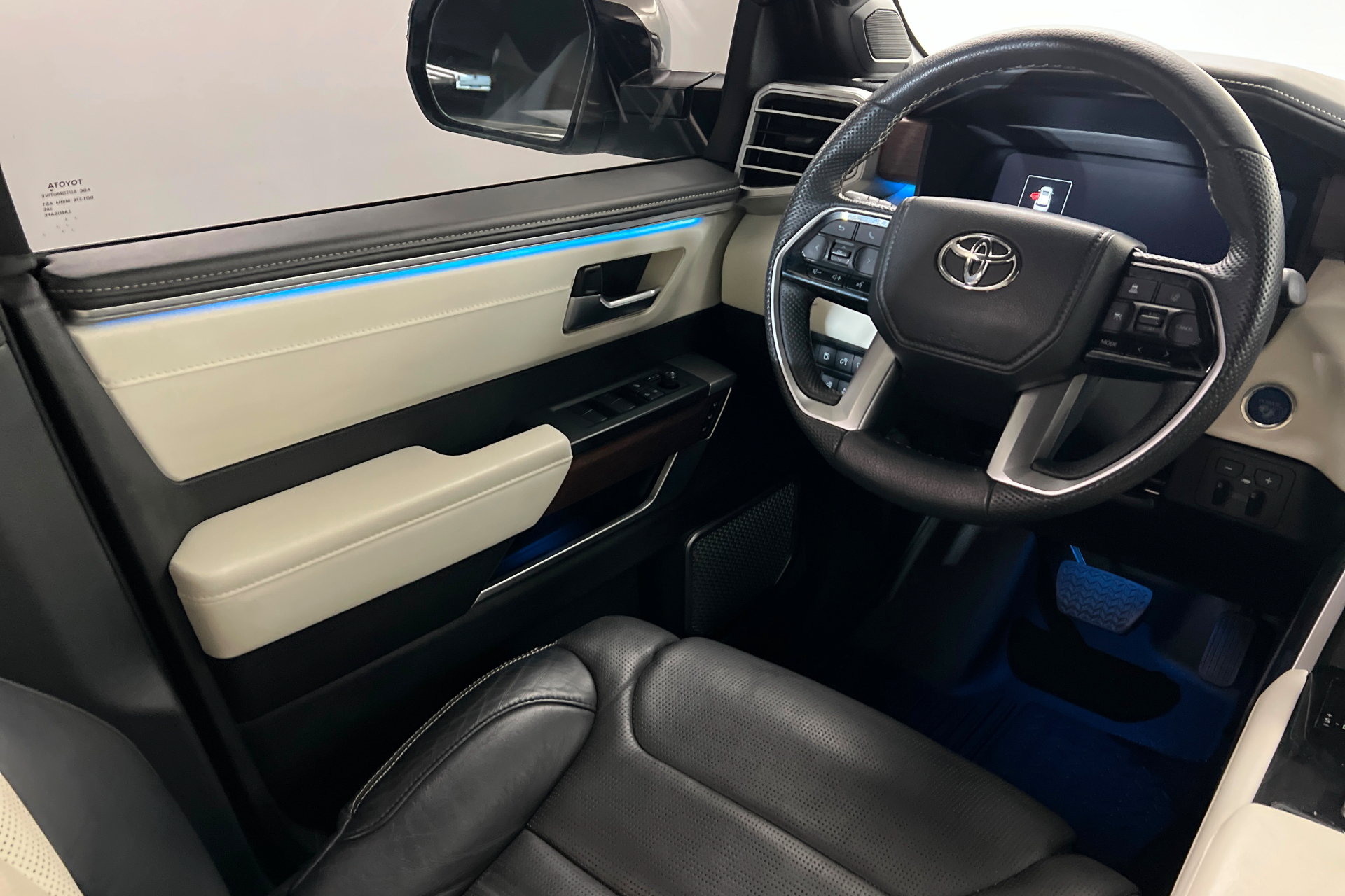 Used 2023 Toyota Sequoia Capstone AWD/4WD image 11
