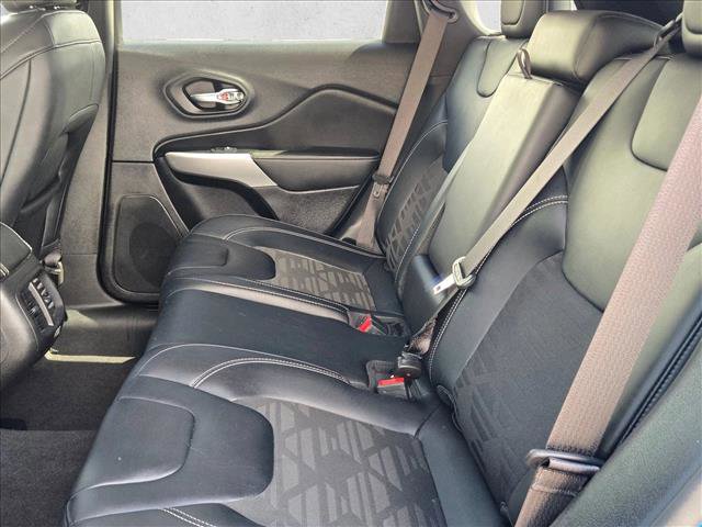 Used 2022 Jeep Cherokee Latitude w/ Trailer Tow Group AWD/4WD image 18