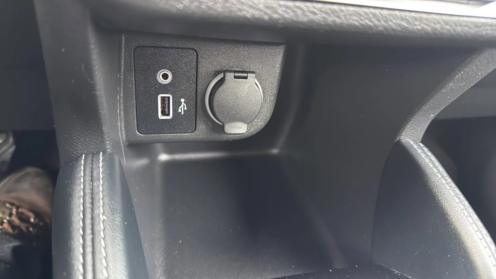 Used 2019 Nissan Kicks SV image 19