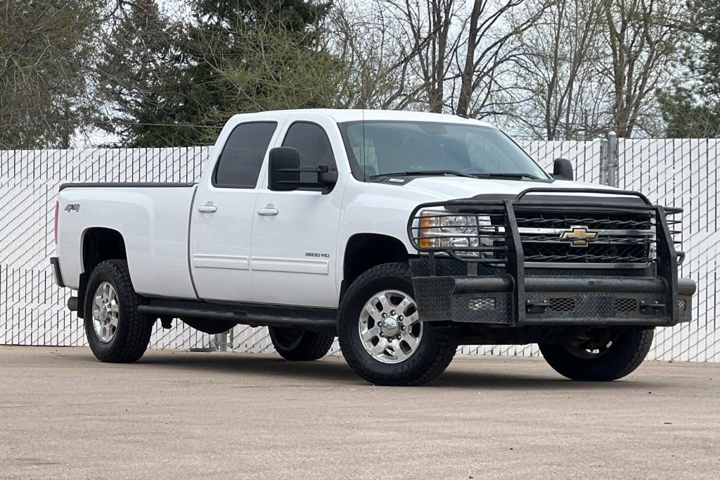 Used 2011 Chevrolet Silverado 3500 LTZ w/ LTZ Plus Package AWD/4WD image 2