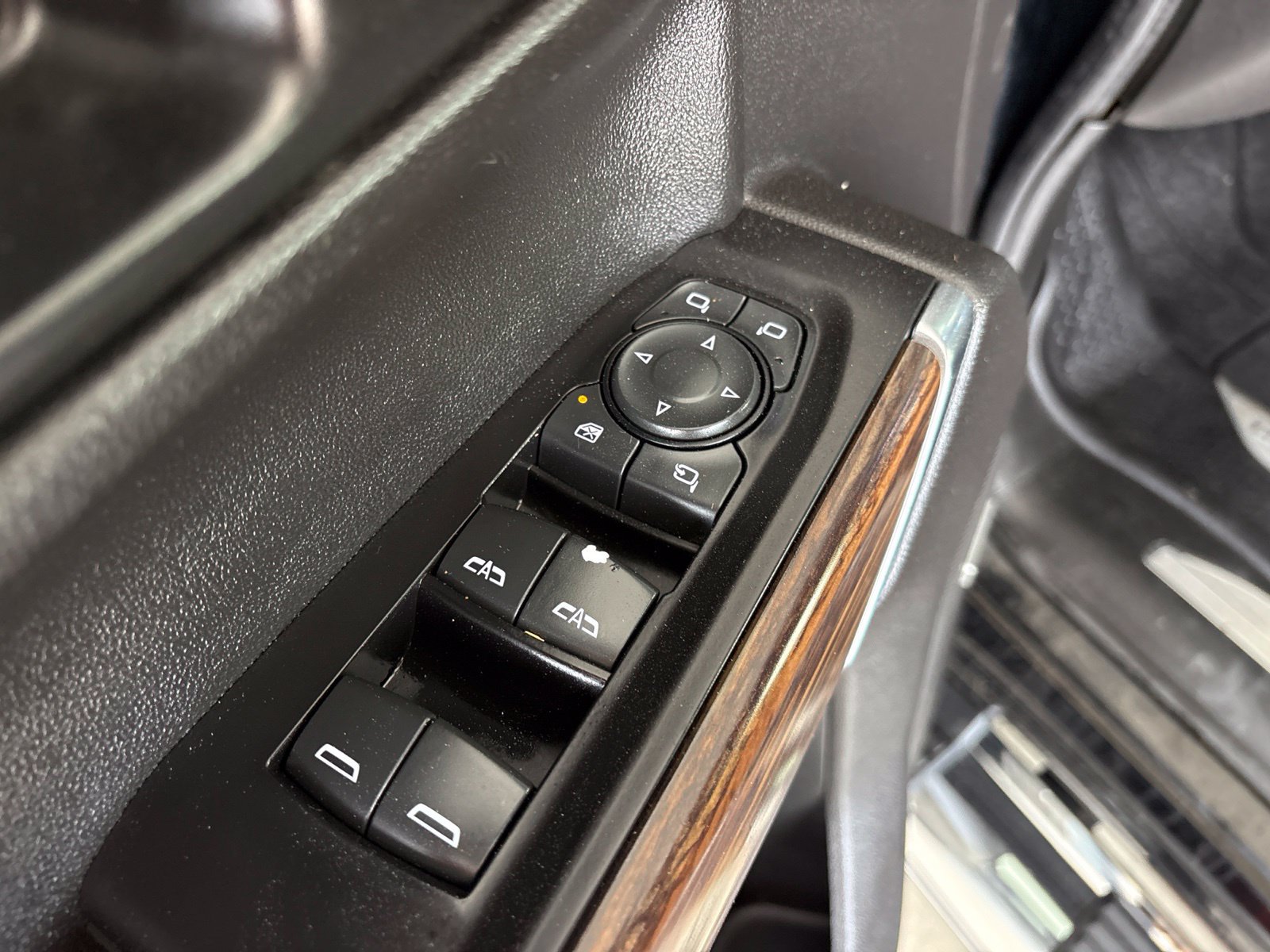 Used 2020 Chevrolet Silverado 1500 High Country w/ Technology Package AWD/4WD image 12