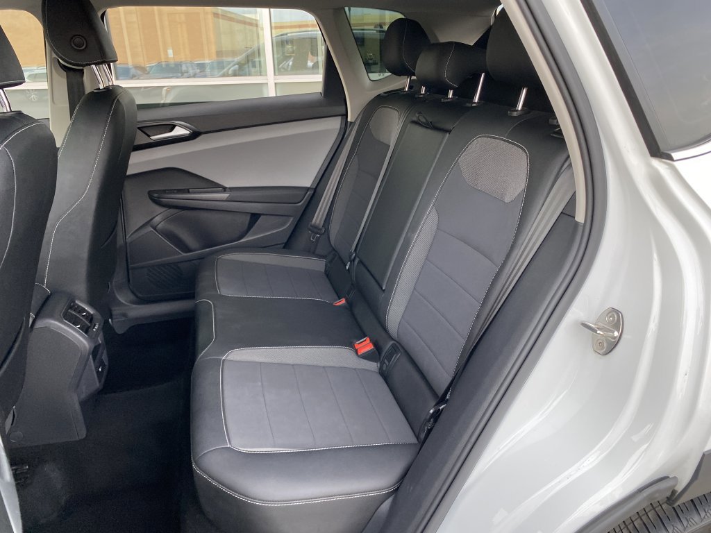 Used 2022 Volkswagen Taos SE w/ Panoramic Sunroof Package image 15