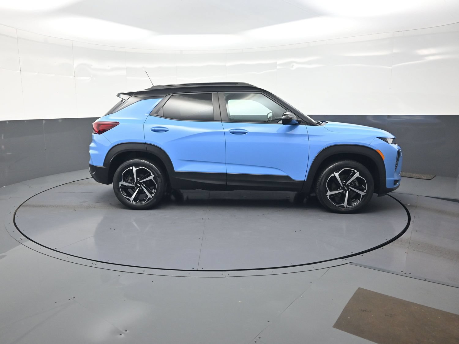 Used 2023 Chevrolet TrailBlazer RS AWD/4WD image 2