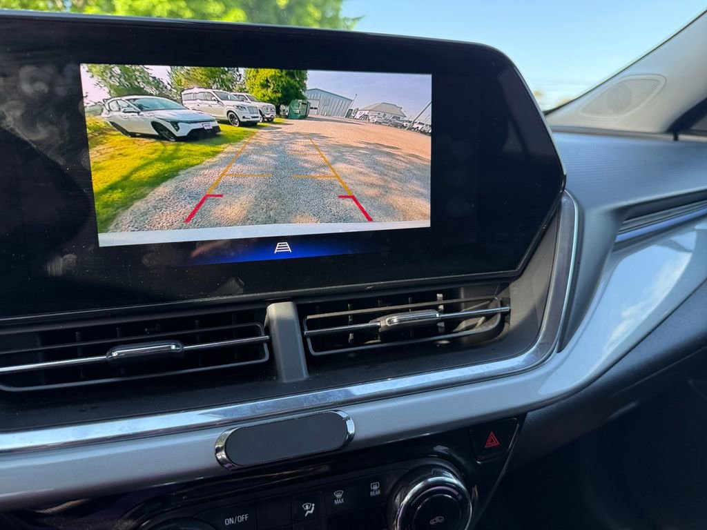 Used 2025 Chevrolet Trax LT FWD image 20